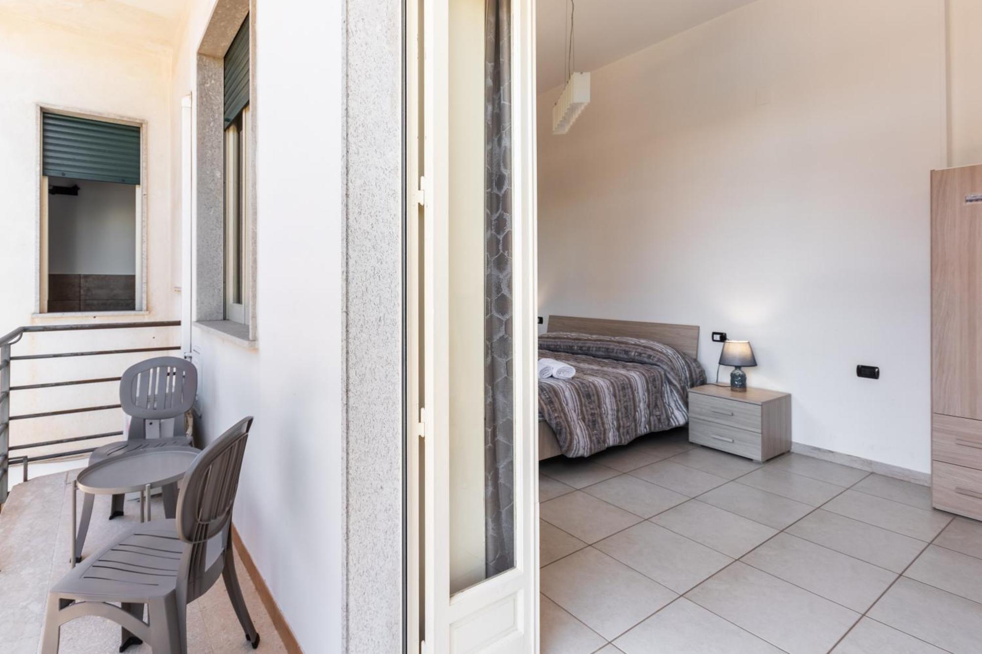 Le Torrette Rooms And Apartments Avola Exterior photo